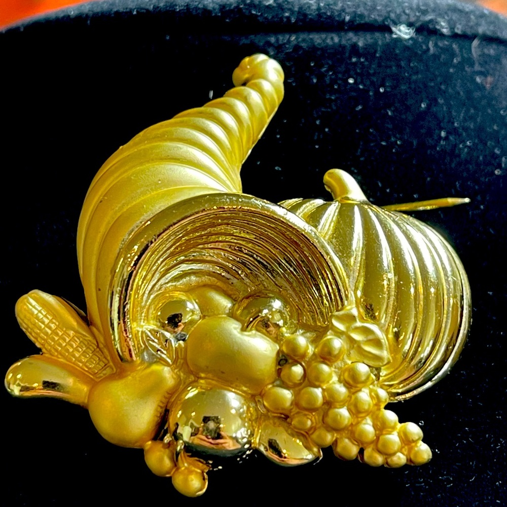 Rare Vintage Danecraft Gold Metal Fruit Filled Cornucopia Brooch